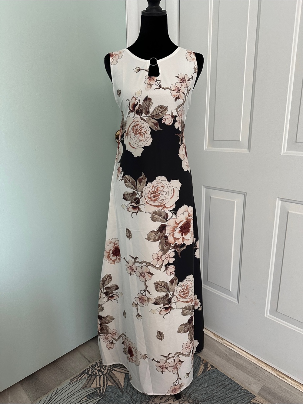 Sleeveless Floral Maxi Dress in White and Black